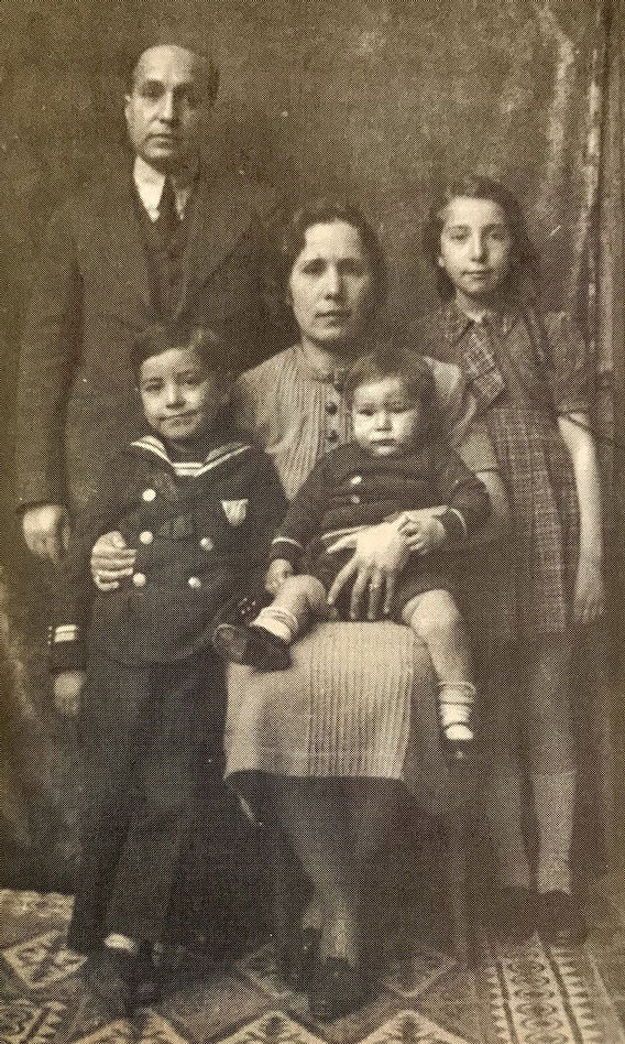 Sasson Somekh's family in Baghdad during his childhood